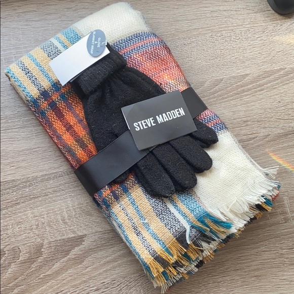 Accessories - ‼️CLOSET CLOSING‼️